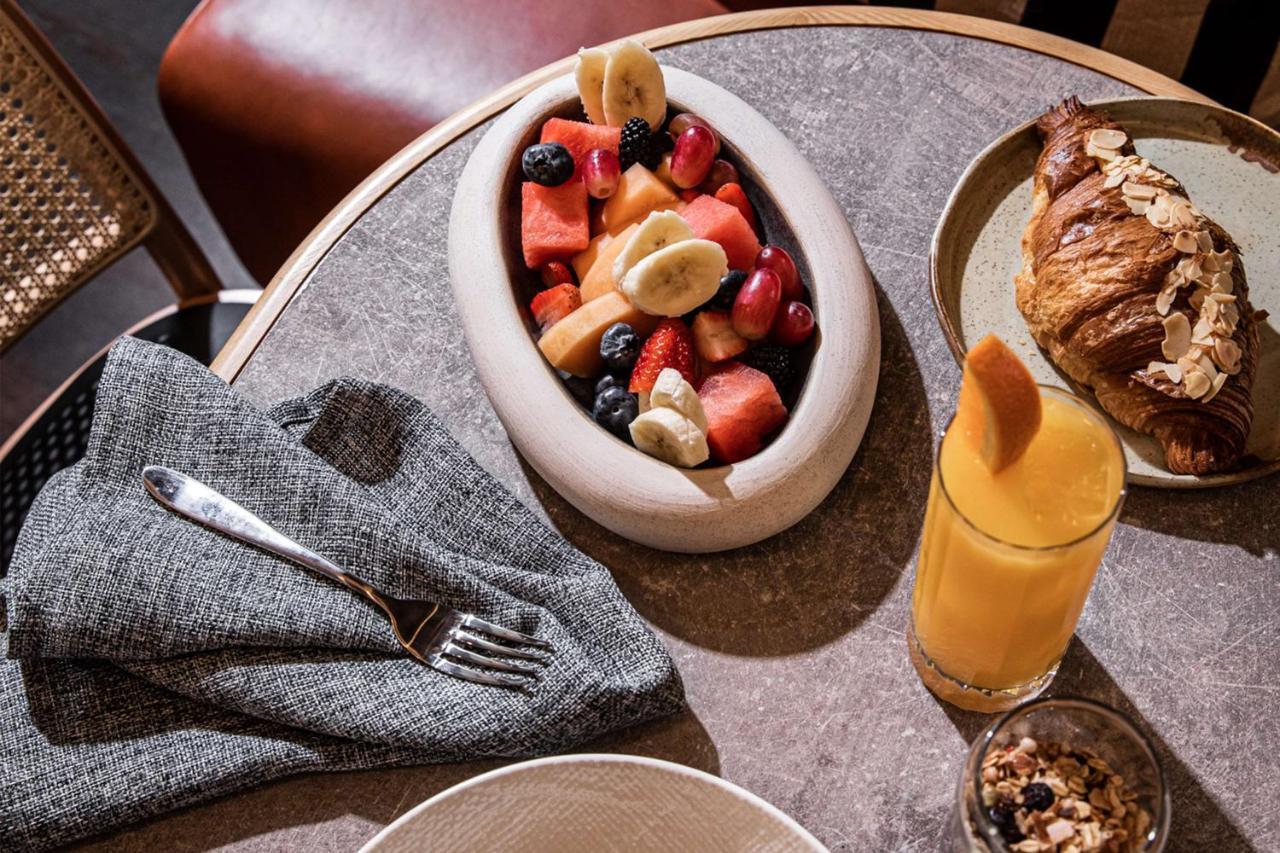 Qt Newcastle Hotel Luaran gambar Fruit salad