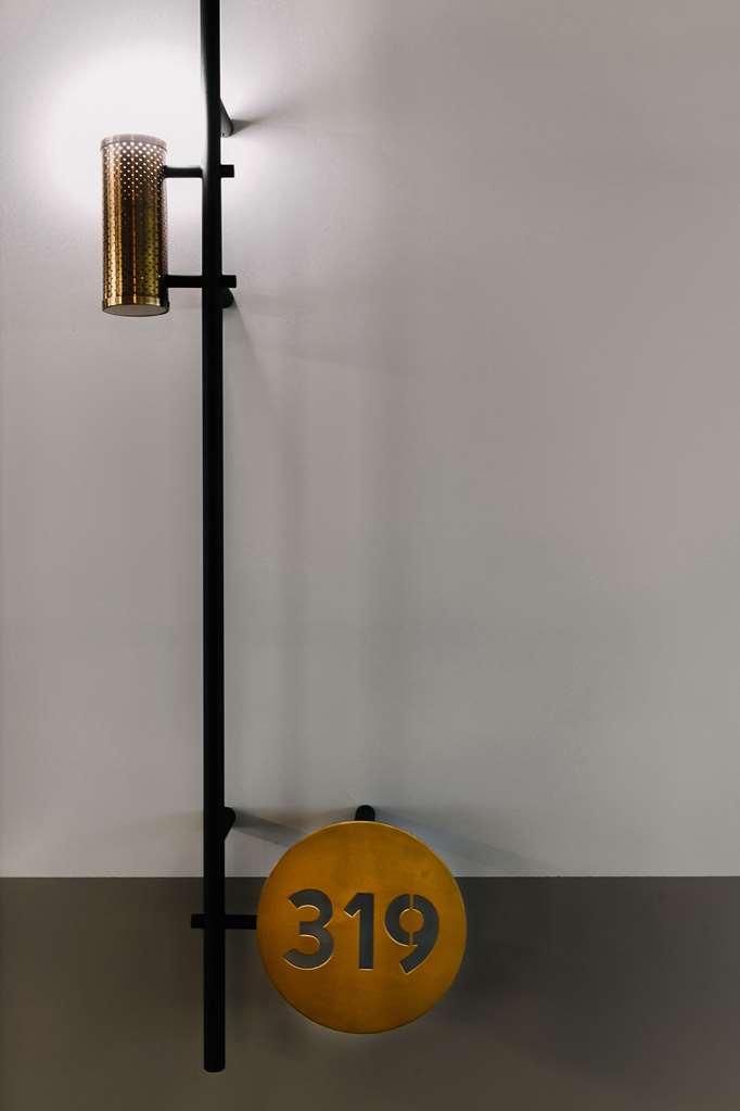 Qt Newcastle Hotel Bilik gambar A candle clock