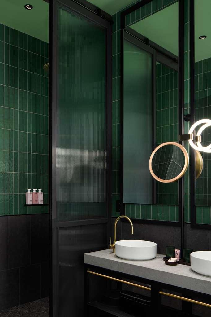 Qt Newcastle Hotel Luaran gambar Bathroom